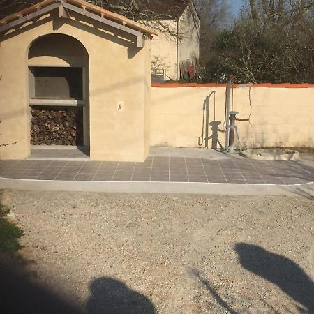Superbe Gite A La Campagne Dans Le Bordelais Saint-Vivien-de-Blaye Exteriör bild